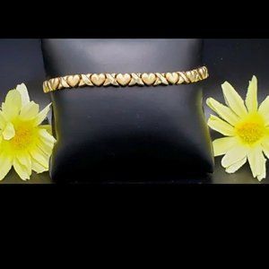 4 Grams 10K Gold Hugs and Kisses Heart Link Bracelet